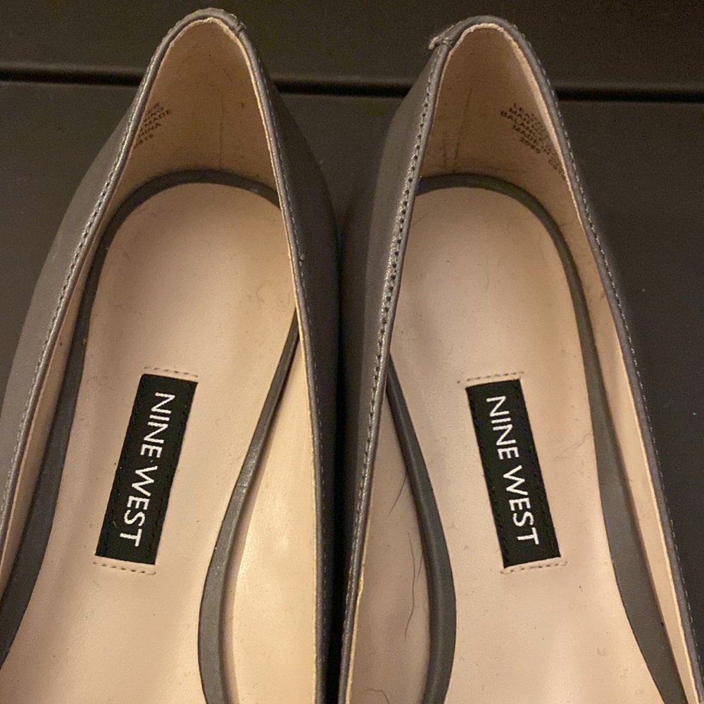 Women’s size 6 flats - Picture 2 of 4